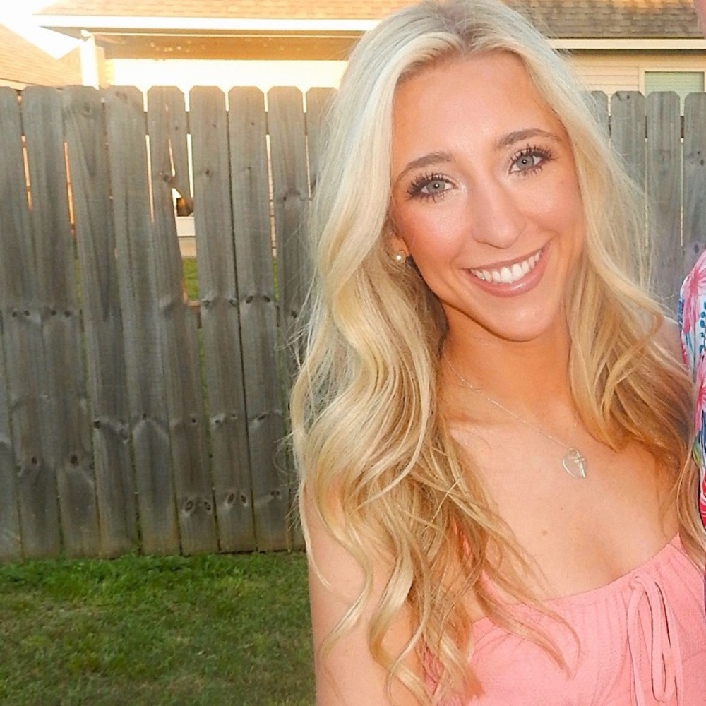 Meet your Posher, Alexis